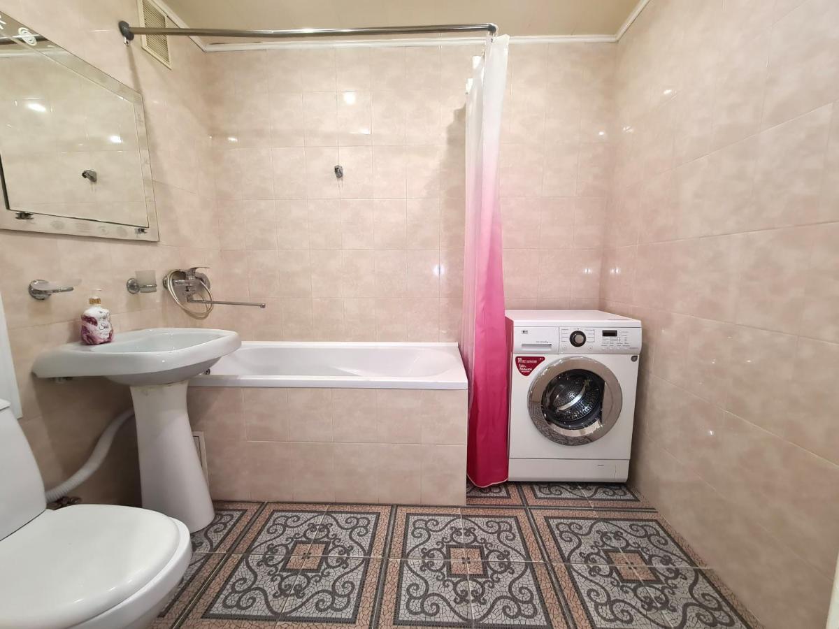 1-Room View Apartment Near Inturist On Sobornyi Avenue 143, By Grandhome Zaporizhia Exterior foto